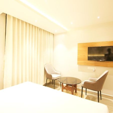 Hotel Dc Star コルカタ エクステリア 写真