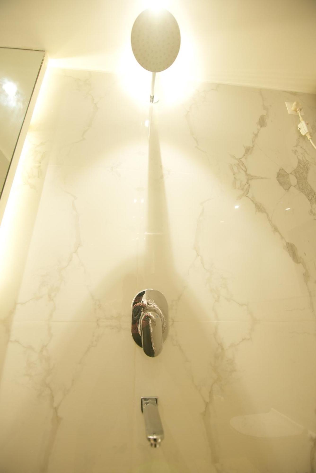 Hotel Dc Star コルカタ エクステリア 写真